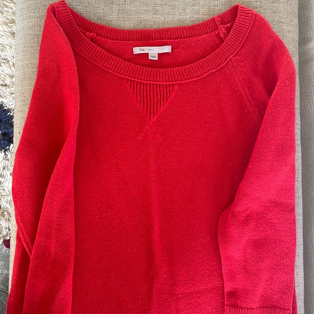 Gap sweater
